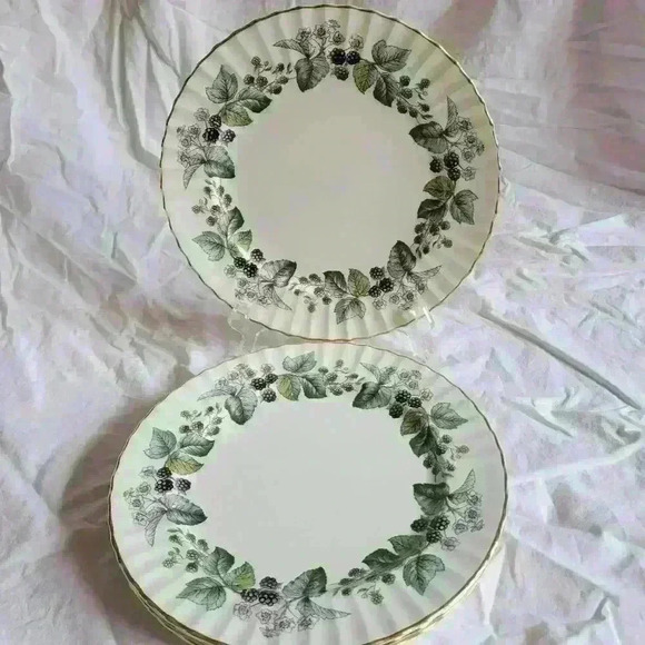 Set of 4- Lavinia Dinner Plates - Picture 3 of 3